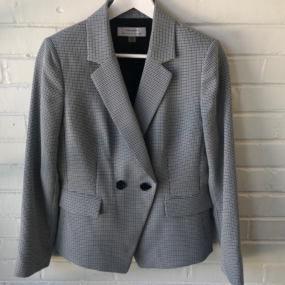 Tahari blazer